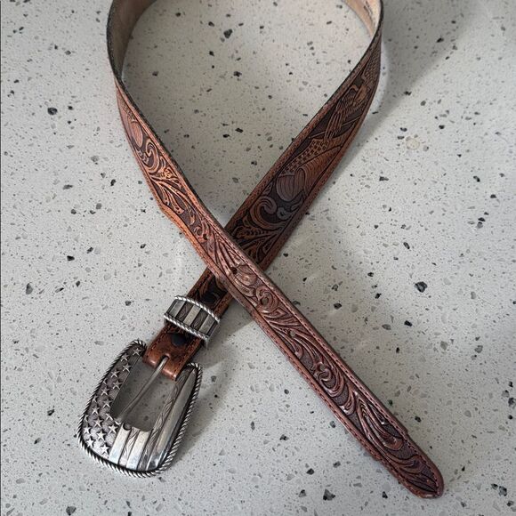 Justin Brown Leather Belt Silver-Tone Buckle USA Flag Western Embossed Size 34 - Picture 2 of 13